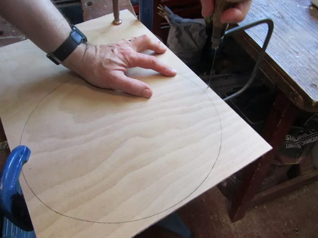 Cutting circle out of marine plywood - table upcycle