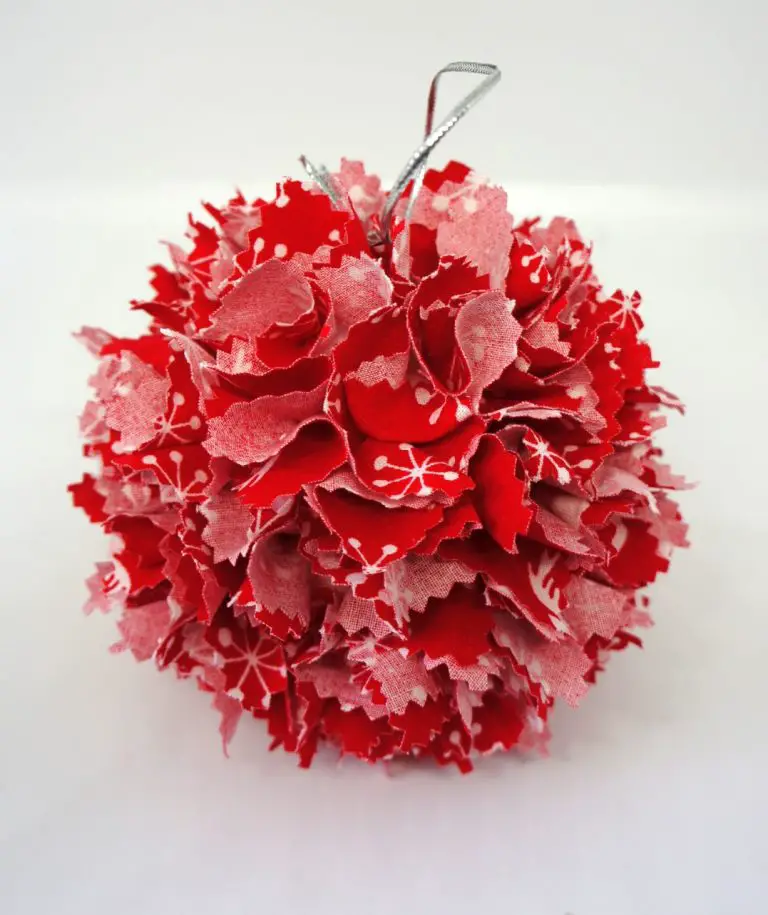 Christmas Fabric Bauble – How to Make