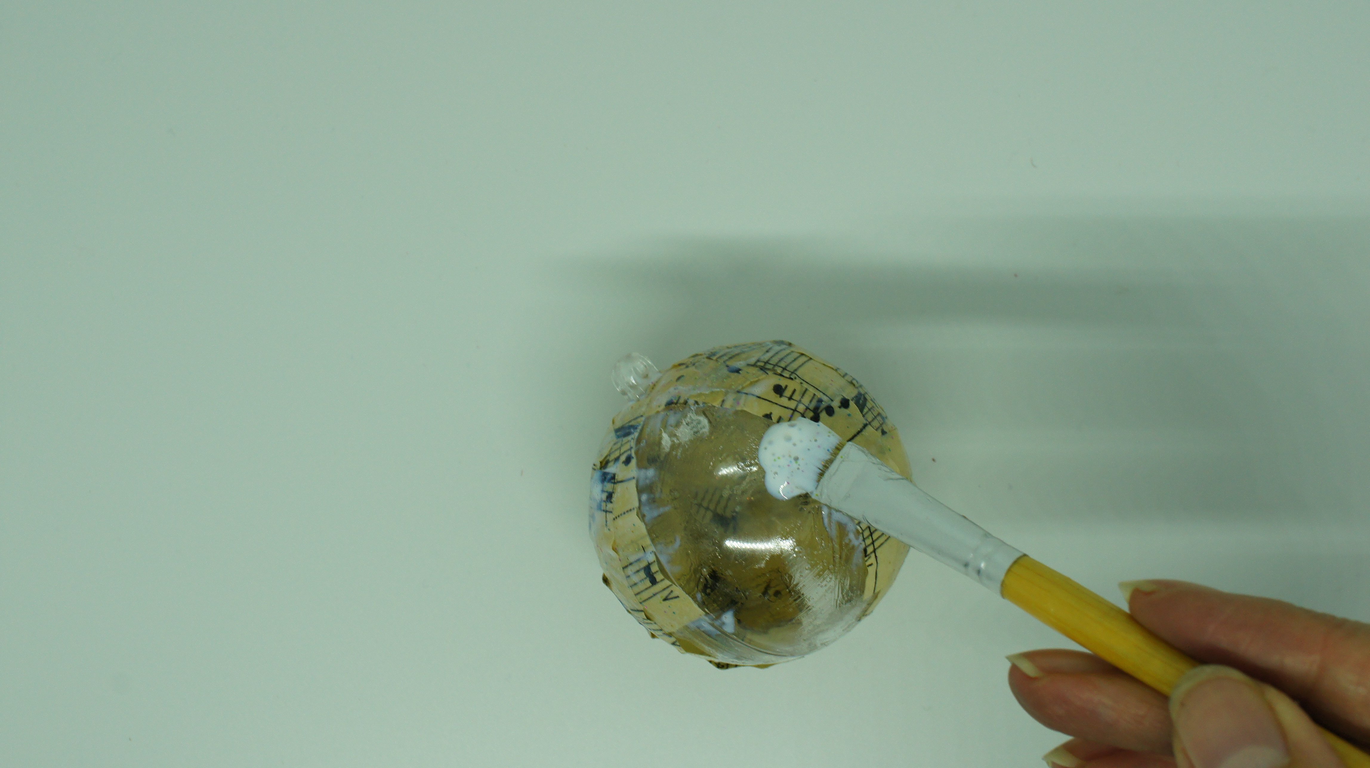 Music Bauble applying glue