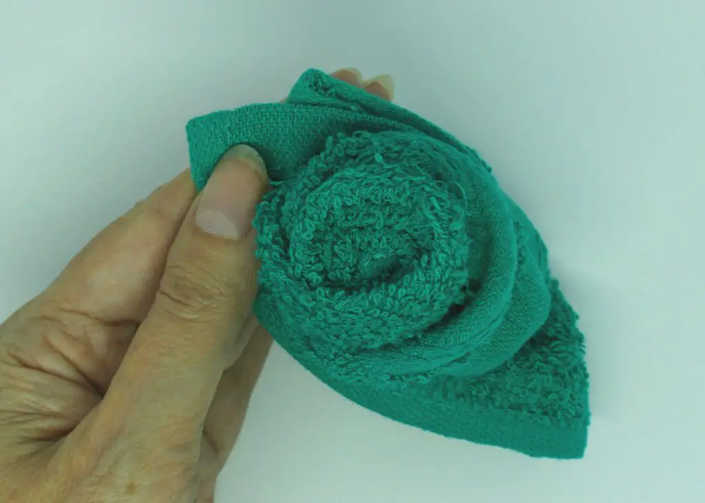 Washcloth roses - tidy up