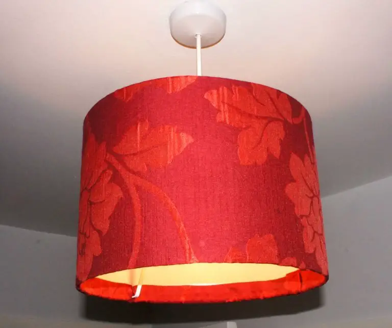 Re-cover a lampshade – coordinate your room on a budget.