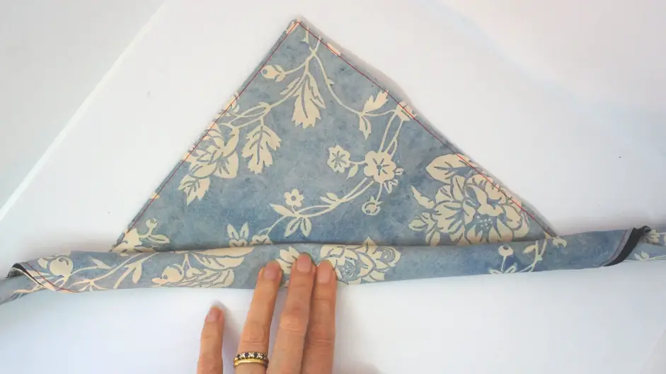 How to Fold Cloth Napkins Into Roses - Cali Girl In A Southern World