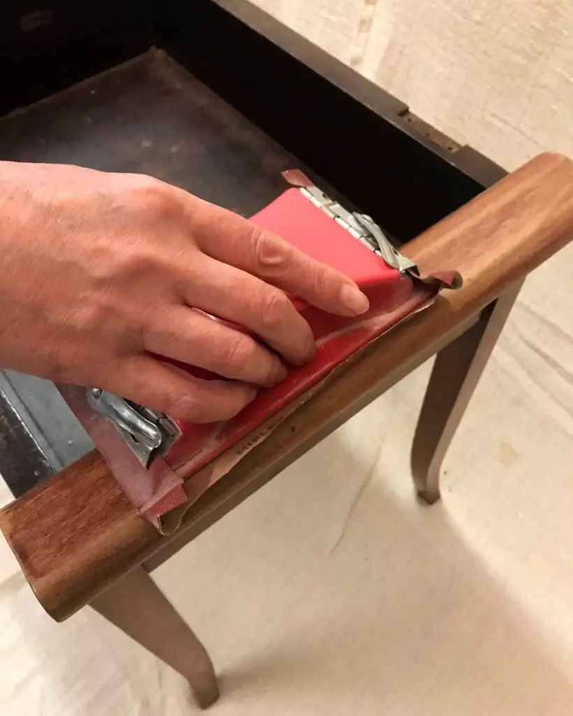 Sanding stool