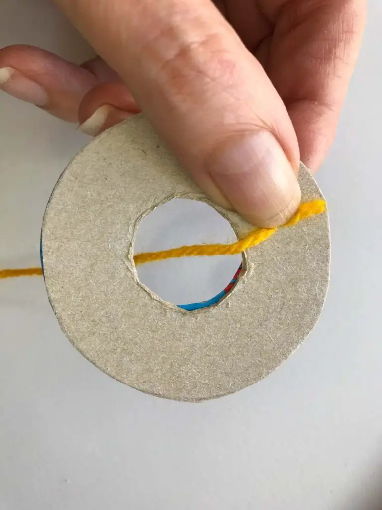 yarn start on cardboard ring