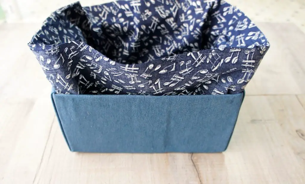 Lining in fabric covered box box