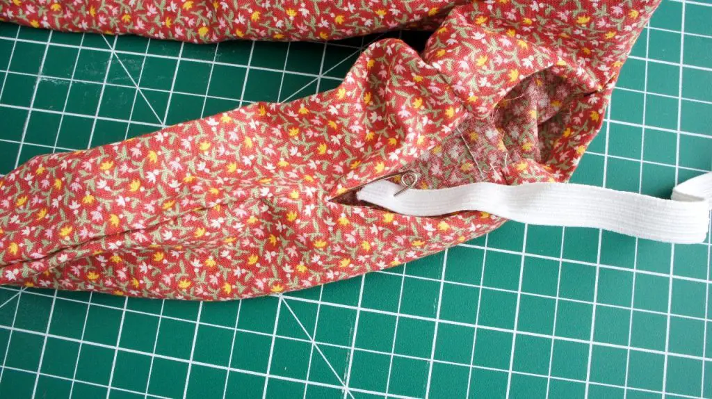 Thread elastic through scrunchie tube