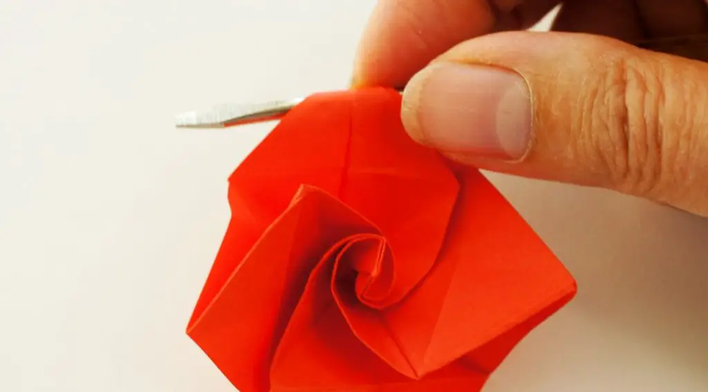 Curling the petals on the origami rose