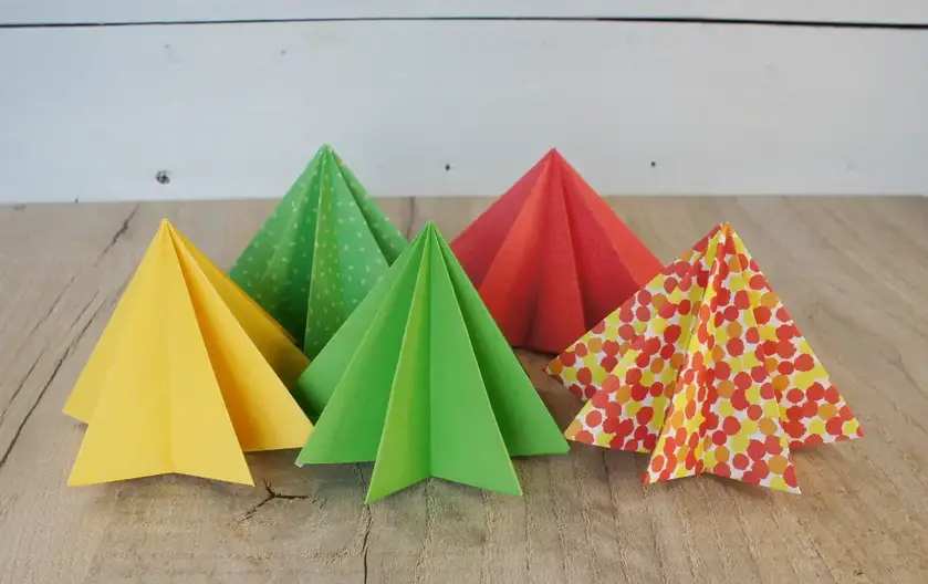 How to Make a Christmas Sled Tree Decoration - Christine's Crafts