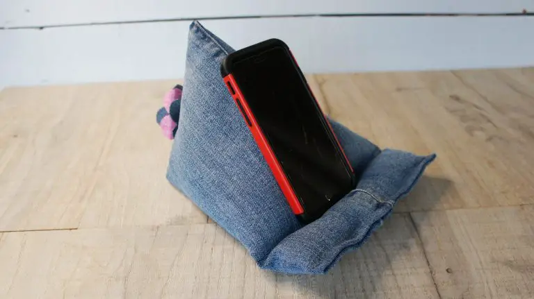 Sew a Stylish Phone and Tablet Stand from old Jeans Quickly and Easily!