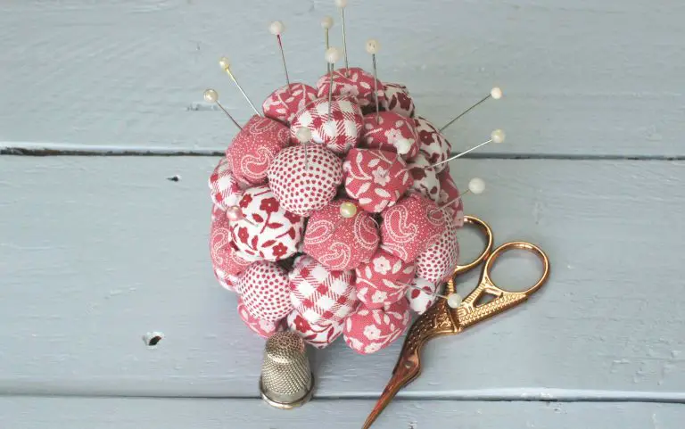 Easy DIY No Sew Pin Cushion Using a Pine Cone – yes really!
