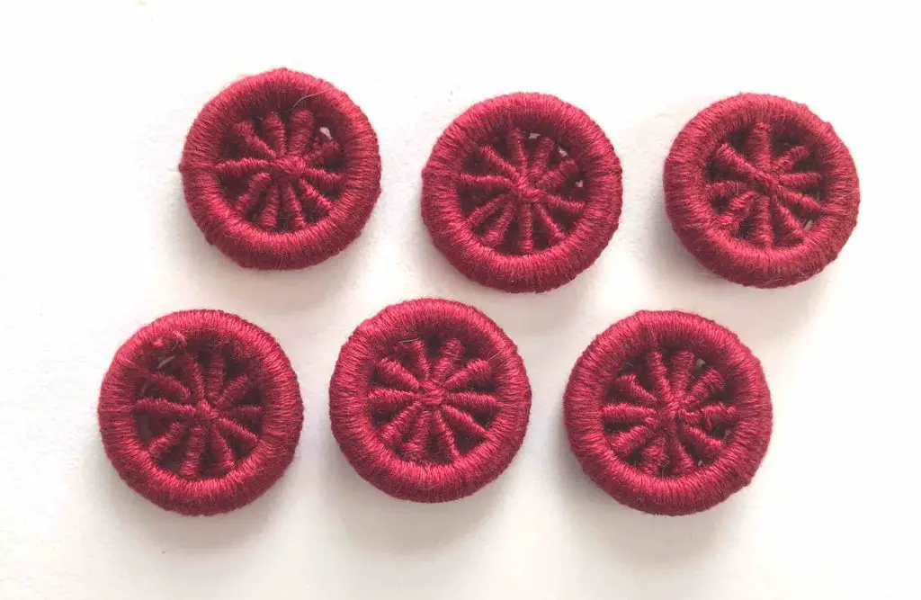 maroon dorset buttons set