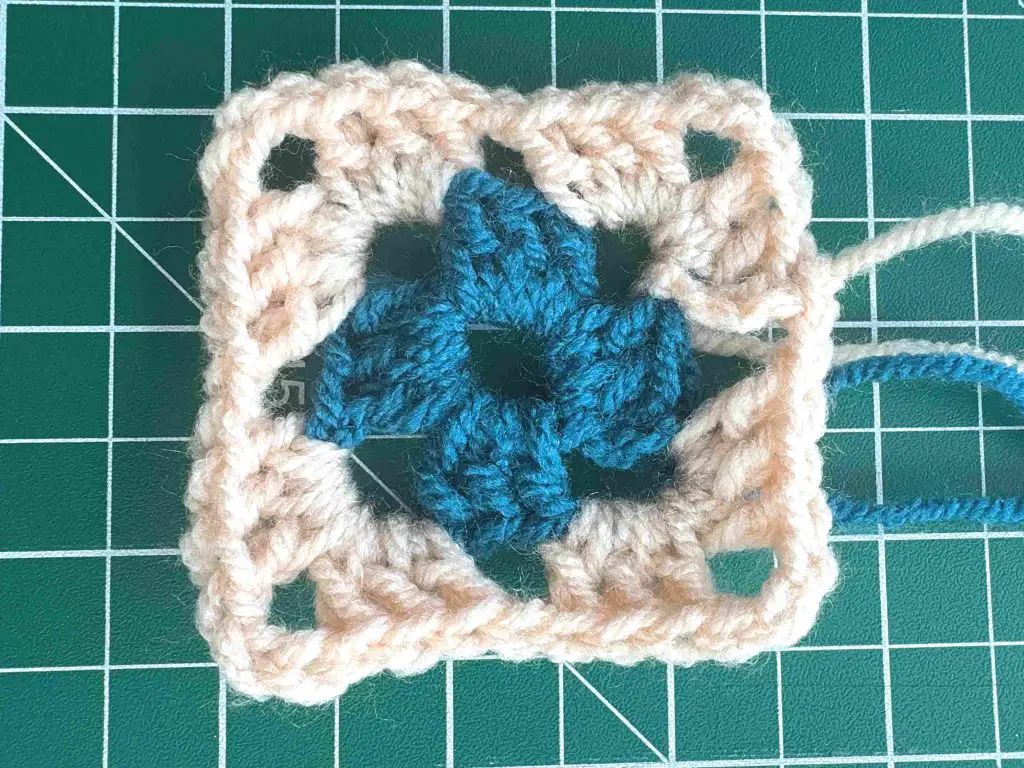 2 rows of granny square completed