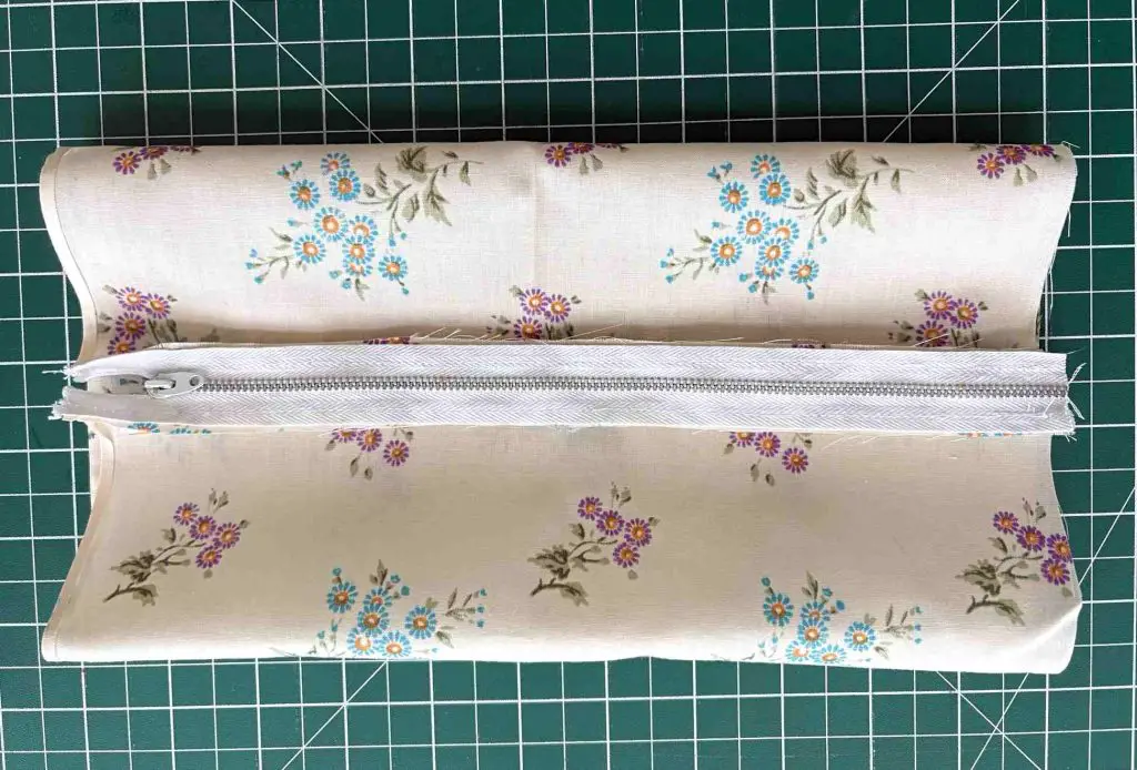 zip sewn to fabric lining